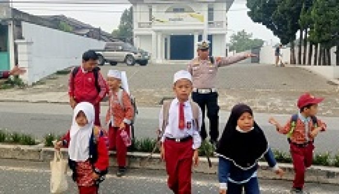 Polisi Hadir, Masyarakat Nyaman! Strong Point Polres Dairi Jaga Kelancaran Lalulintas